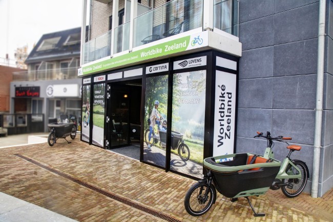 voorgevel worldbike zeeland met elektrische bakfietsen