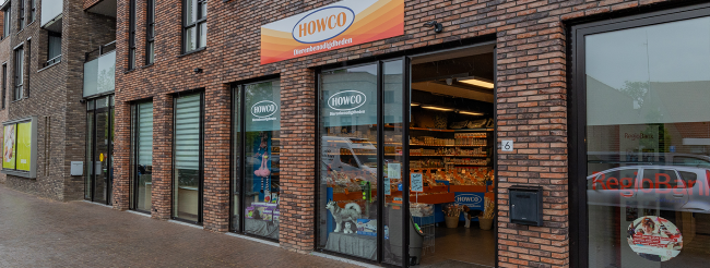voorkant van howco dierenbenodigdheden in alphen