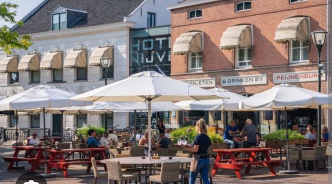 zomerterras met hotel nijver in geldrop centrum