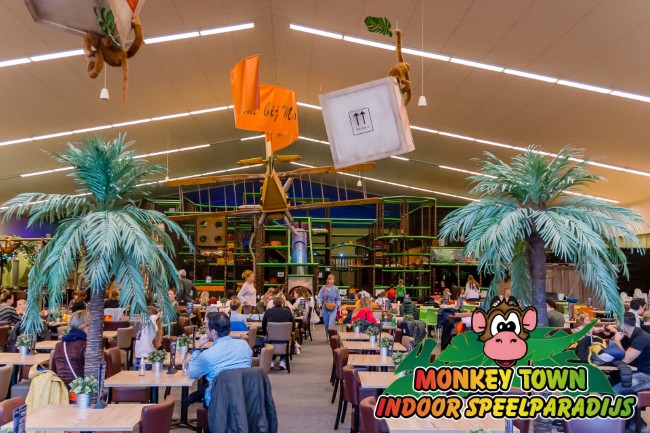 gezellige horecaruimte bij monkey town speeltuin