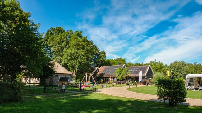 speelplein en boerderijcamping met zonnepanelen ideaal voor gezinnen met kinderen