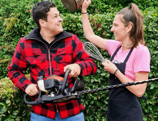 grappige strijd tussen kok en hovenier tijdens teamuitje