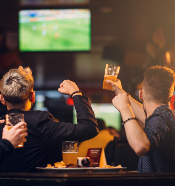 Samen sport kijken met bier in de sportbar Heartland