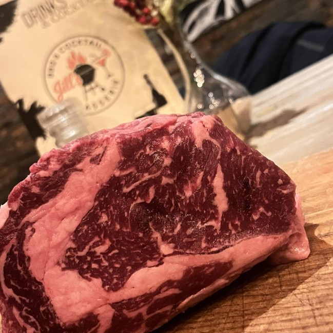 rauw gemarmerd vlees klaar voor bbq jills brasserie