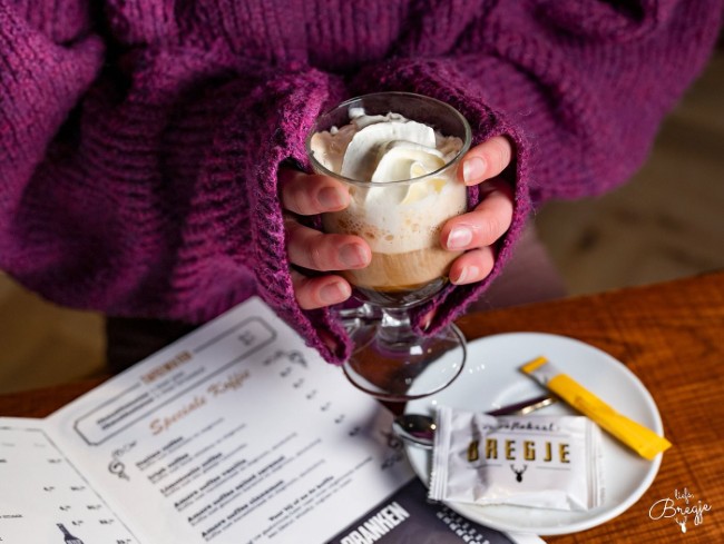 historische brasserie bregje oosterhout met zonlicht