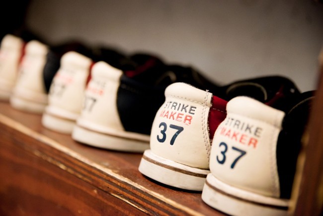 rij bowlingschoenen gereed voor gebruik