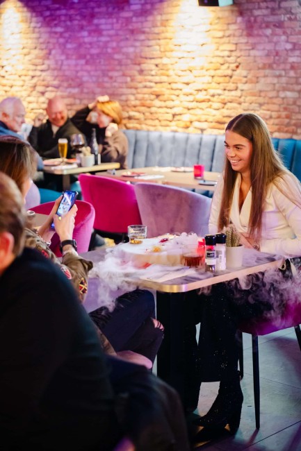 sfeervol restaurant gasten tafel diner gastro club someren