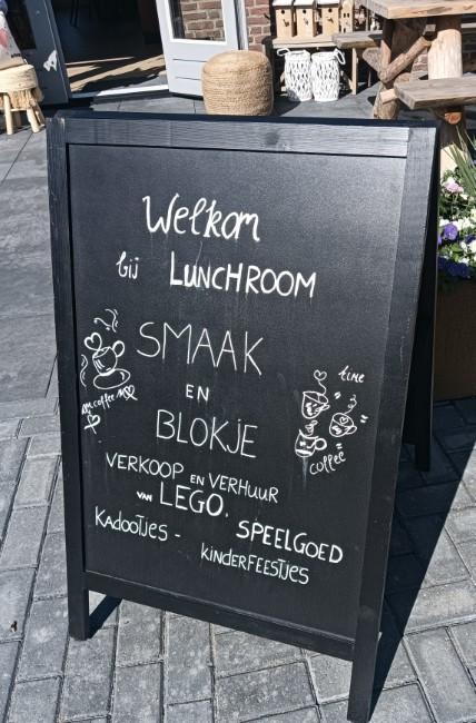 welkomsbord lunchroom smaak en blokje met informatie en tekeningen