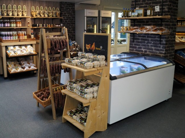 winkelinterieur met streekproducten en ijsboerderij de koehoorn