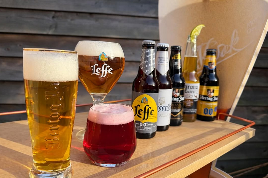 speciaalbieren en alcoholvrije bieren op het terras van restaurant t kerkplein leersum